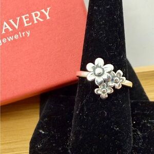JAMES AVERY Sterling Silver Three Flowers Daisy Floral Cluster Ring RETIRED; 7.5